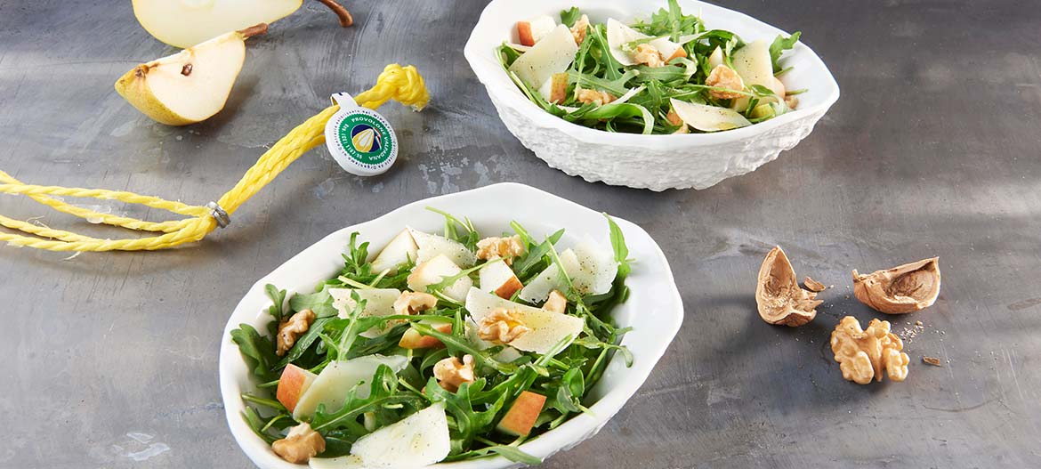 Insalata rucola pere noci con Provolone Valpadana DOP piccante||