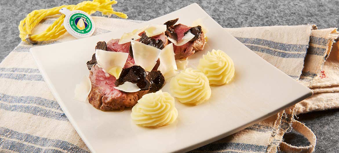 Filetto di manzo con Provolone Valpadana D.O.P. piccante e tartufo nero|